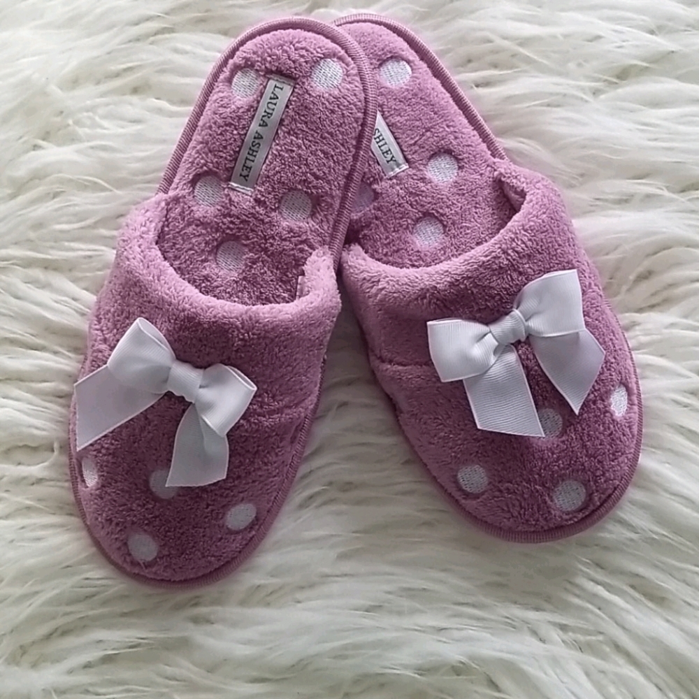 Laura Ashley size Large (8-9) house slippers